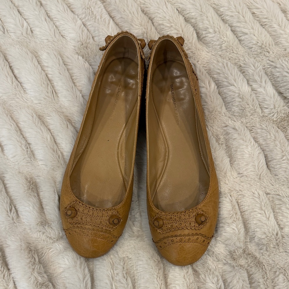 Balenciaga light Brown Leather Flats ( Tan)
Great condition. 38 1/2
